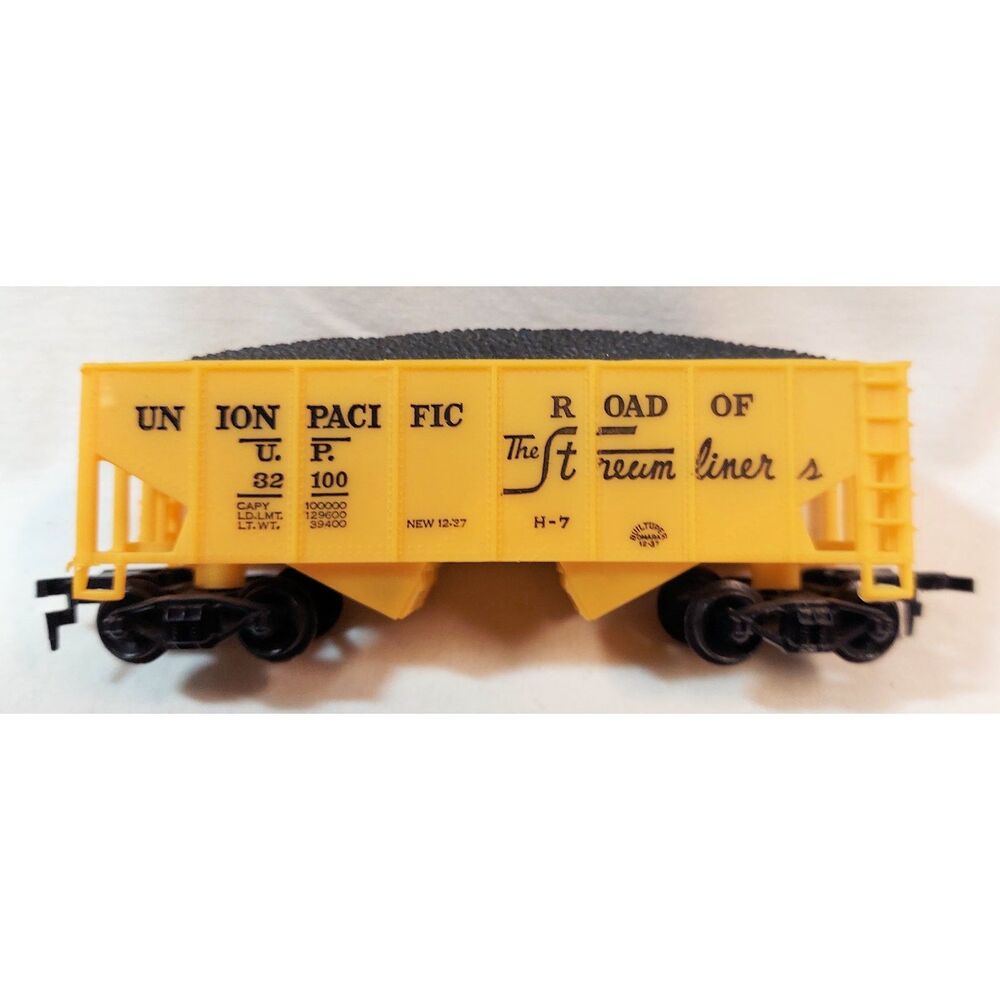 LIFE-LIKE 2-BAY COAL HOPPER CAR Union Pacific 32100 HO Weighted Streamliner